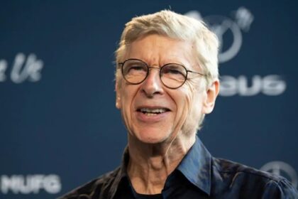 Wenger đánh giá PSG cao hơn Arsenal sau hai lượt trận.