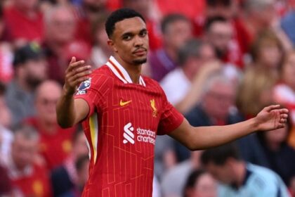 Alexander-Arnold bị CĐV Liverpool la ó